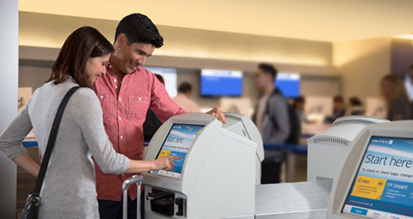 United Airlines Airport Kiosk Check in 